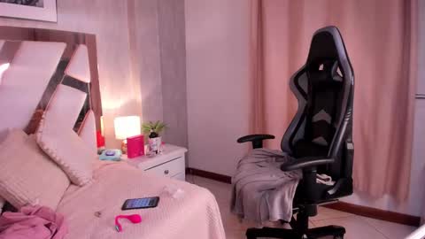 clhoe_johnson_ online show from 2, 10, 2025