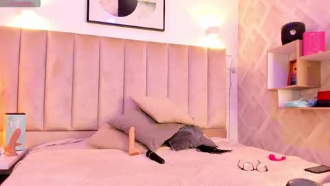 clhoe_johnson_ online show from 11, 11, 2025