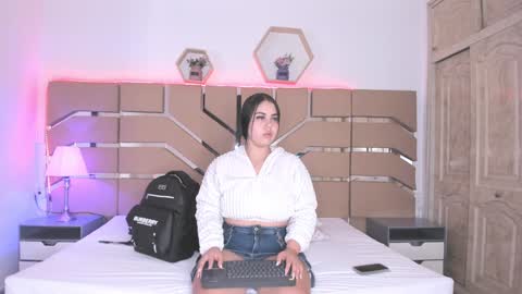 Cloe Online de 600 a 1400 online show from 18, 1, 2025