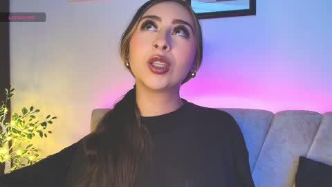 cloe_martinezz_ online show from 25, 4, 2026