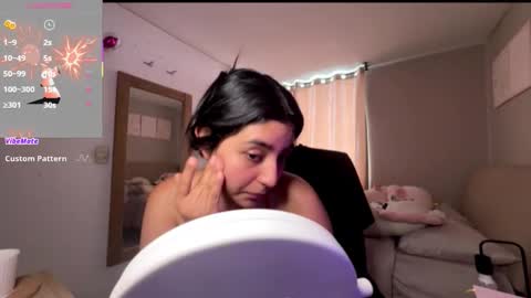 cloe small online show from 19, 10, 2025