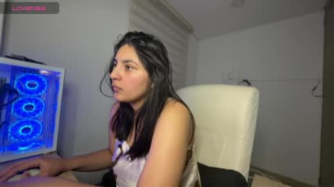 cloe small online show from 21, 4, 2026