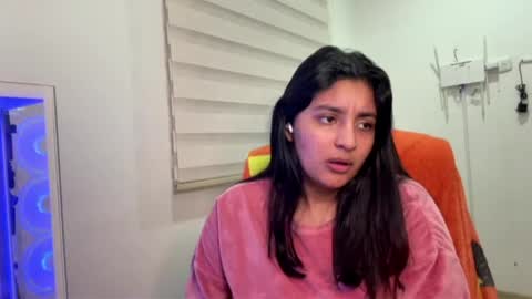 cloe small online show from 8, 6, 2026