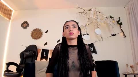 CLOE  online show from 8, 10, 2025