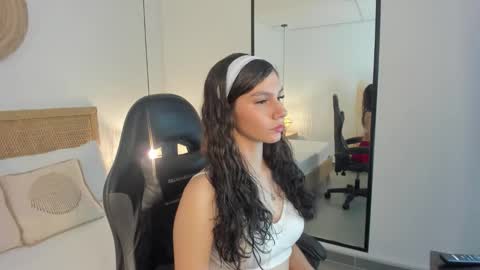 cloee20_ online show from 17, 12, 2025