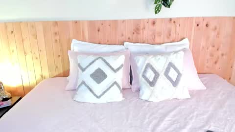 Chloe Smith online show from 2, 2, 2026