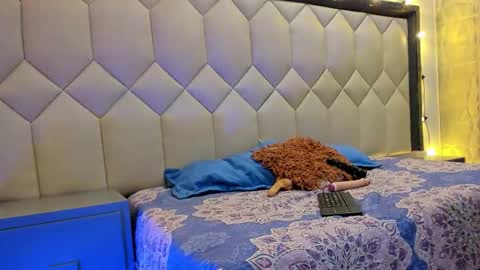 cloeygraweing online show from 10, 10, 2025