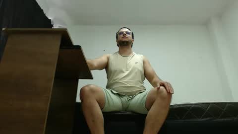 Snapshot of cloudsfunxxx chatting on 7, 5, 2026 cloudsfunxxx online show from 7, 5, 2026