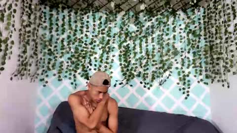 Snapshot of club_latinboys chatting on 12, 10, 2025 club_latinboys online show from 12, 10, 2025