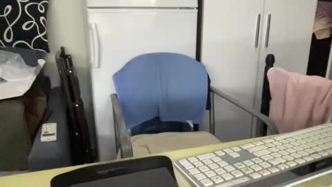 Snapshot of coach_karl chatting on 21, 10, 2025 Coach Karl Porn Star Tip me all the way to my next trip online show from 21, 10, 2025