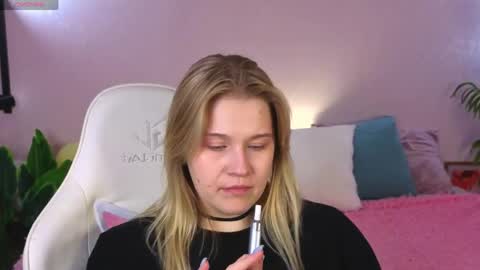 Collen Mon Tue Wed Thu Fri GMT 3 0300am - 0900am  online show from 20, 4, 2026