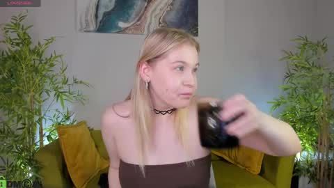 Snapshot of colleen_blake chatting on 7, 6, 2026 Collen Mon Tue Wed Thu Fri GMT 3 0300am - 0900am online show from 7, 6, 2026