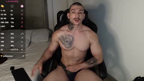 Snapshot of colombianmuscle8 chatting on 5, 2, 2025 colombianmuscle8 online show from 5, 2, 2025