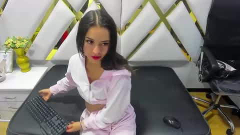Snapshot of cooperemma_ chatting on 19, 12, 2024 CooperEmma online show from 19, 12, 2024