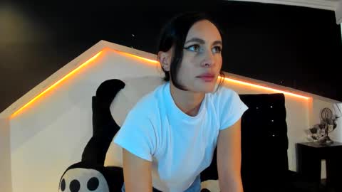 Coral  online show from 25, 1, 2025