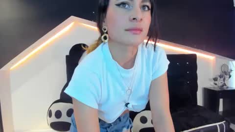 Coral  online show from 25, 1, 2025