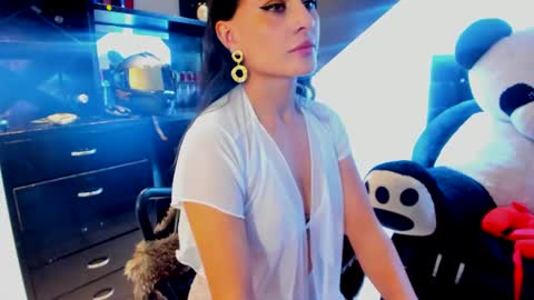 Coral  online show from 1, 2, 2025