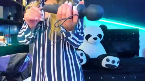 Coral  online show from 21, 2, 2025