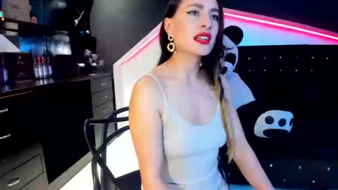 Coral  online show from 4, 3, 2025