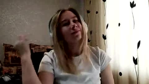 Snapshot of coraliepenick chatting on 1, 6, 2026 Niki online show from 1, 6, 2026