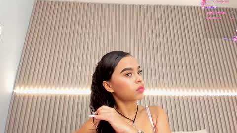 coralineross_ online show from 3, 3, 2025