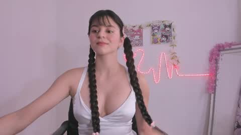 Coraline uwu     Bienvenidos al dulce mundo de Coraline    Hola amores soy Coraline  Una chica  tierna juguetona online show from 26, 4, 2026