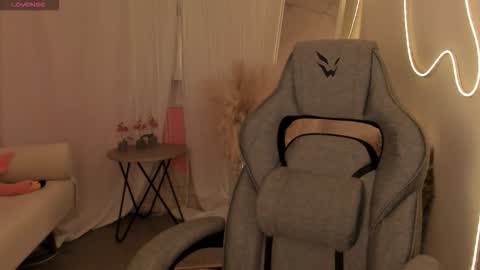 little girl who is always right or just Cora online show from 18, 3, 2026