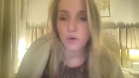 cosmo_blondiee online show from 23, 9, 2025