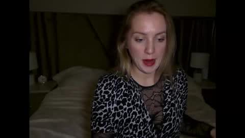 cosmo_blondiee online show from 6, 10, 2025