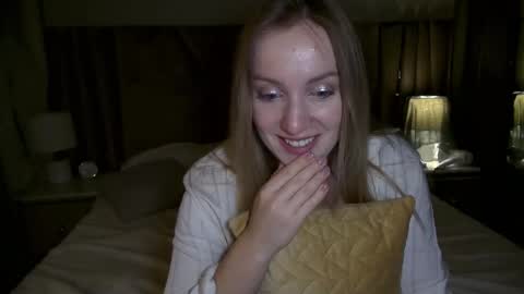 cosmo_blondiee online show from 7, 10, 2025