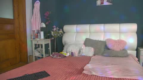Snapshot of cougarmilf_ chatting on 5, 5, 2026 cougarmilf_ online show from 5, 5, 2026