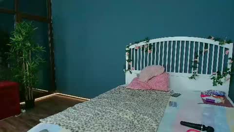 Snapshot of cougarmilf_ chatting on 15, 6, 2026 cougarmilf_ online show from 15, 6, 2026