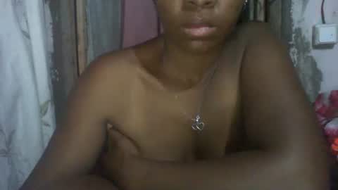 Snapshot of couleur_vanille chatting on 19, 11, 2025 couleur_vanille online show from 19, 11, 2025