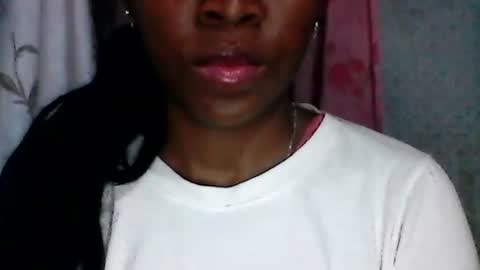 Snapshot of couleur_vanille chatting on 2, 12, 2025 couleur_vanille online show from 2, 12, 2025