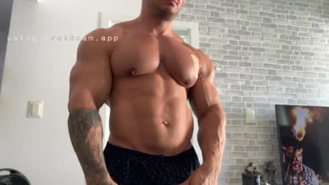 couplemuscle40 online show from 9, 4, 2026