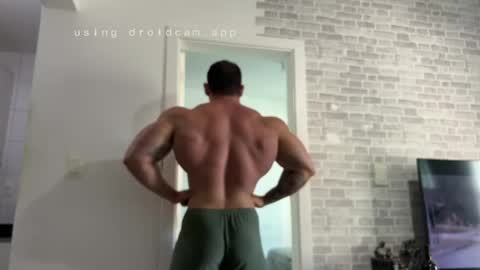 Snapshot of couplemuscle40 chatting on 14, 5, 2026 couplemuscle40 online show from 14, 5, 2026