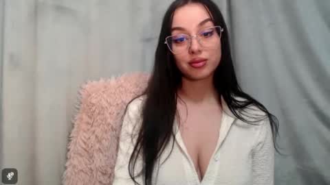 Snapshot of courtney_lux chatting on 5, 2, 2026 Courtney online show from 5, 2, 2026