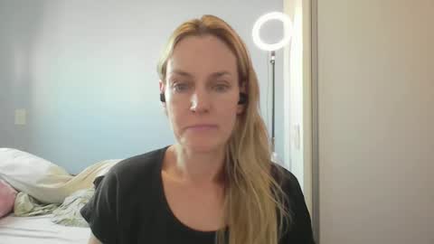 Snapshot of crazyanny chatting on 17, 4, 2026 Anny online show from 17, 4, 2026