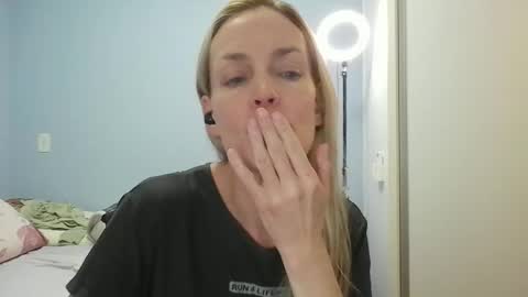 Snapshot of crazyanny chatting on 23, 4, 2026 Anny online show from 23, 4, 2026
