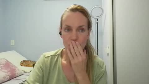 Snapshot of crazyanny chatting on 24, 4, 2026 Anny online show from 24, 4, 2026