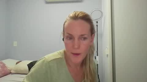 Snapshot of crazyanny chatting on 27, 4, 2026 Anny online show from 27, 4, 2026