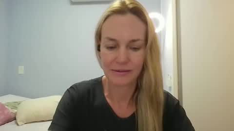 Snapshot of crazyanny chatting on 27, 4, 2026 Anny online show from 27, 4, 2026
