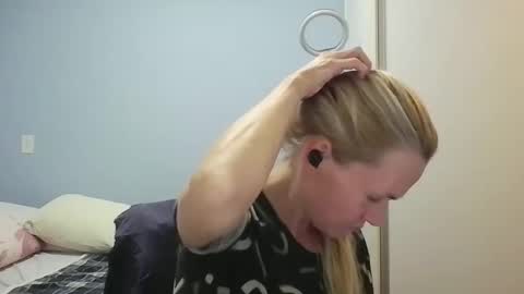 Snapshot of crazyanny chatting on 3, 5, 2026 Anny online show from 3, 5, 2026