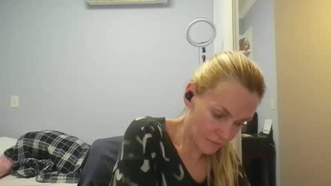 Snapshot of crazyanny chatting on 4, 5, 2026 Anny online show from 4, 5, 2026