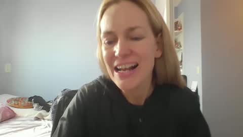 Snapshot of crazyanny chatting on 4, 5, 2026 Anny online show from 4, 5, 2026