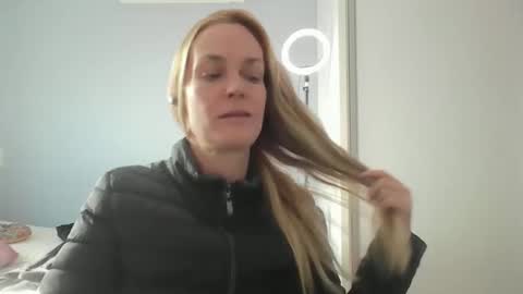 Snapshot of crazyanny chatting on 11, 5, 2026 Anny online show from 11, 5, 2026