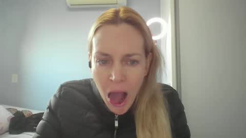 Snapshot of crazyanny chatting on 12, 5, 2026 Anny online show from 12, 5, 2026