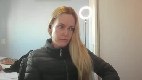 Snapshot of crazyanny chatting on 13, 5, 2026 Anny online show from 13, 5, 2026