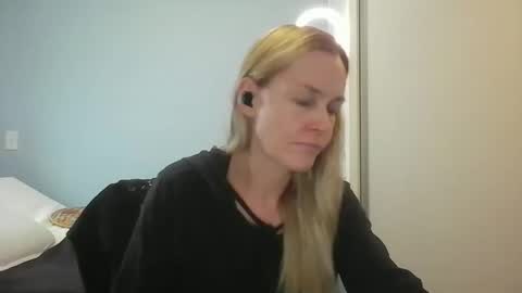 Snapshot of crazyanny chatting on 18, 5, 2026 Anny online show from 18, 5, 2026