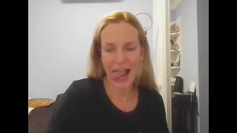 Snapshot of crazyanny chatting on 19, 5, 2026 Anny online show from 19, 5, 2026